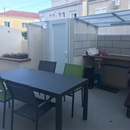 Bel Coeur De Ville, 6 Pers, Terrasse, Clim, Parking, A 400m De La - Fr-1-701-7 * Valras-Plage